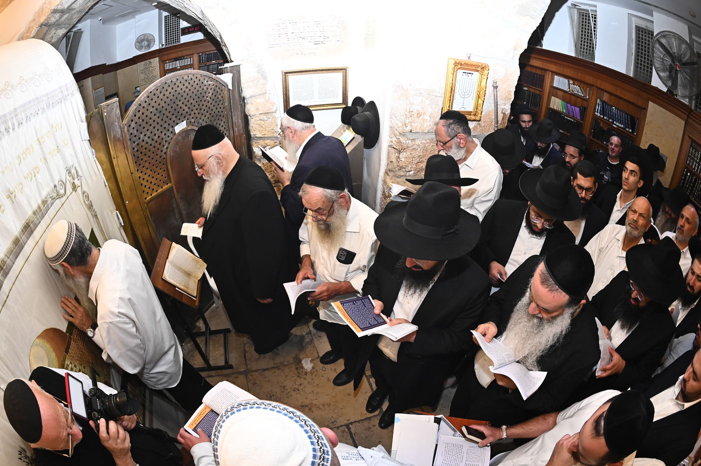 המקובל הגאון הרב בניהו שמואלי בקבר רחל