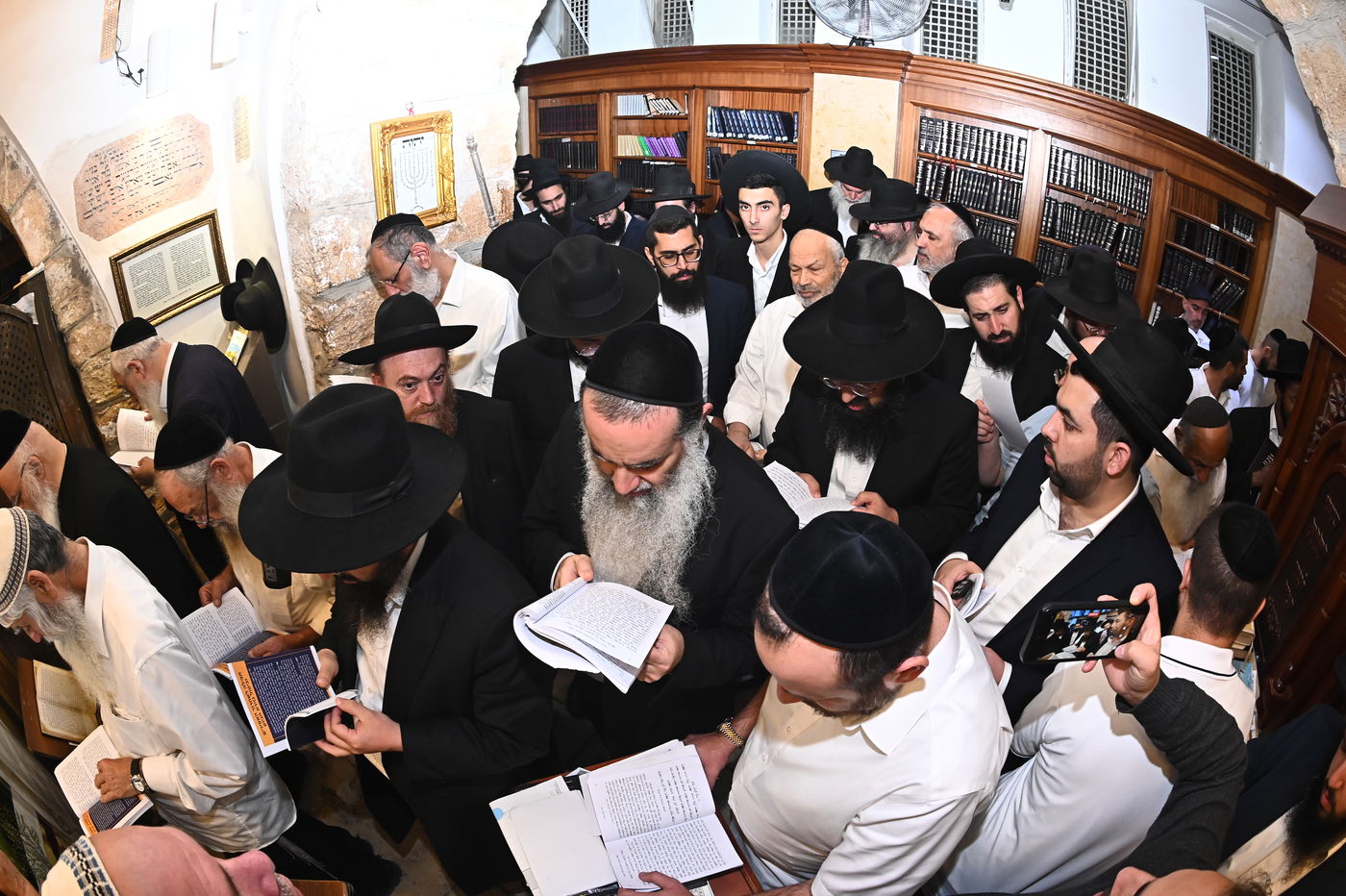 המקובל הגאון הרב בניהו שמואלי בקבר רחל