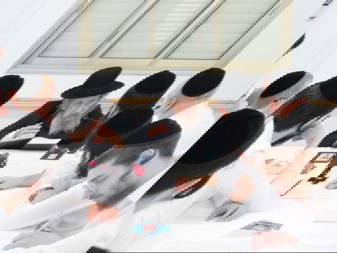 ראש הישיבה במסירת השיעור