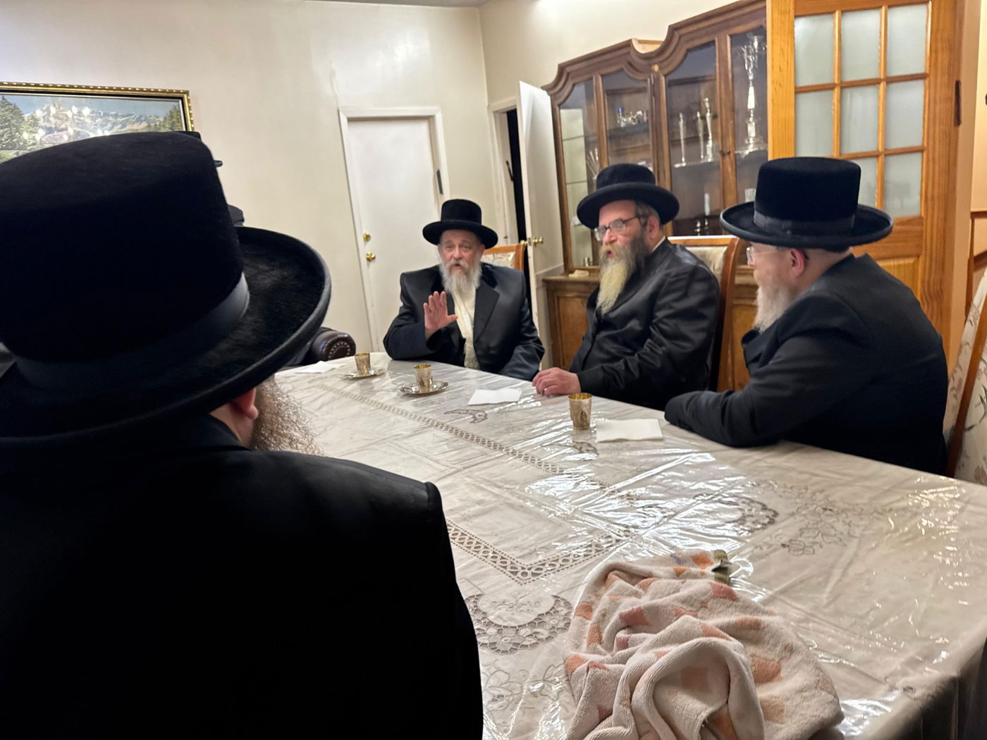 האדמו"ר מסקווירא מב"פ בביקור אצל האדמו"ר מרחמסטריווקא לינדן