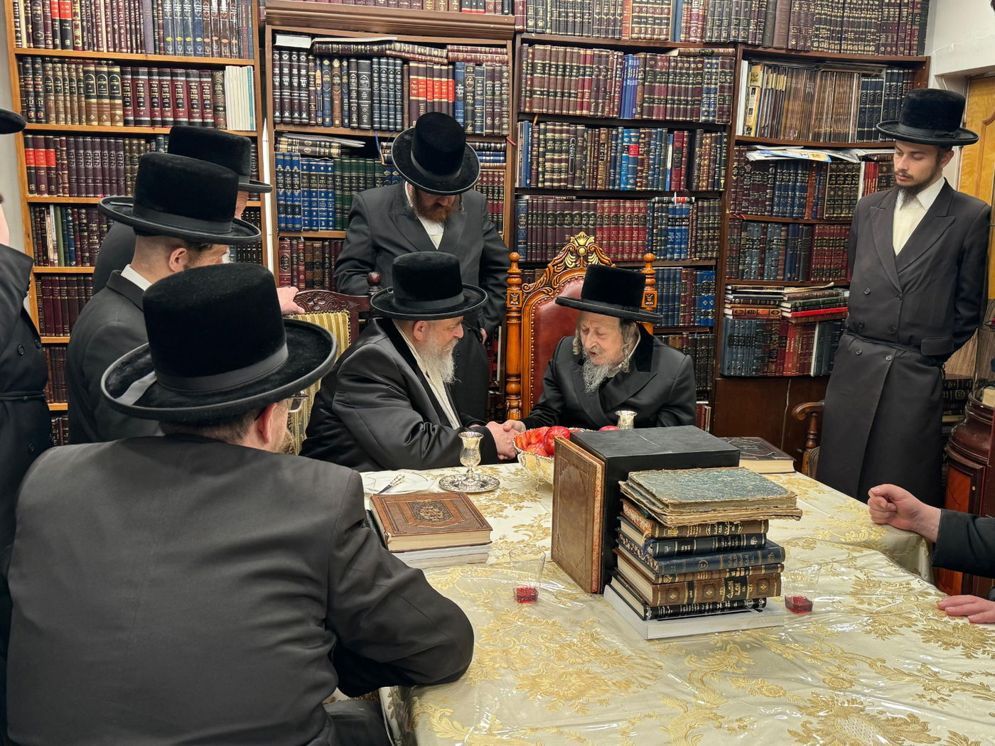 האדמו"ר מסקווירא מב"פ בביקור אצל האדמו"ר מסקאליא