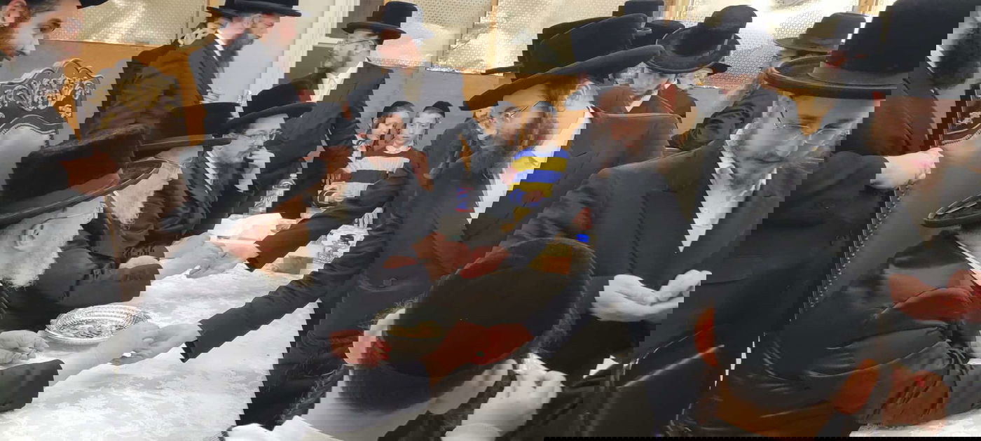 האדמו"ר מסקווירא מב"פ בסעודת עניים