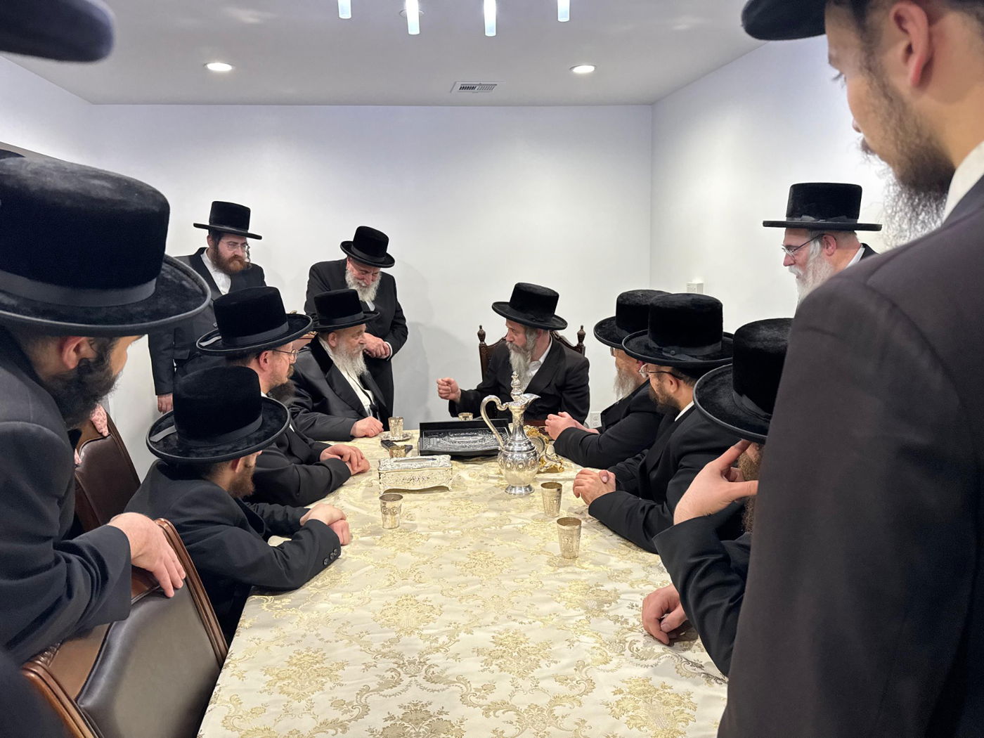 האדמו"ר מסקווירא מב"פ בביקור אצל האדמו"ר מרחמסטריווקא ספרינג וואלי