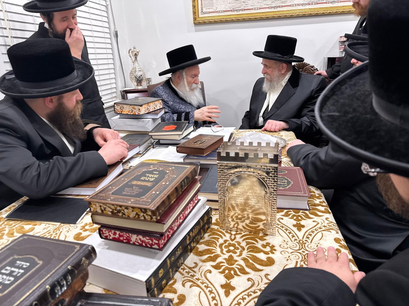 האדמו"ר מסקווירא מב"פ בביקור אצל האדמו"ר מבאבוב