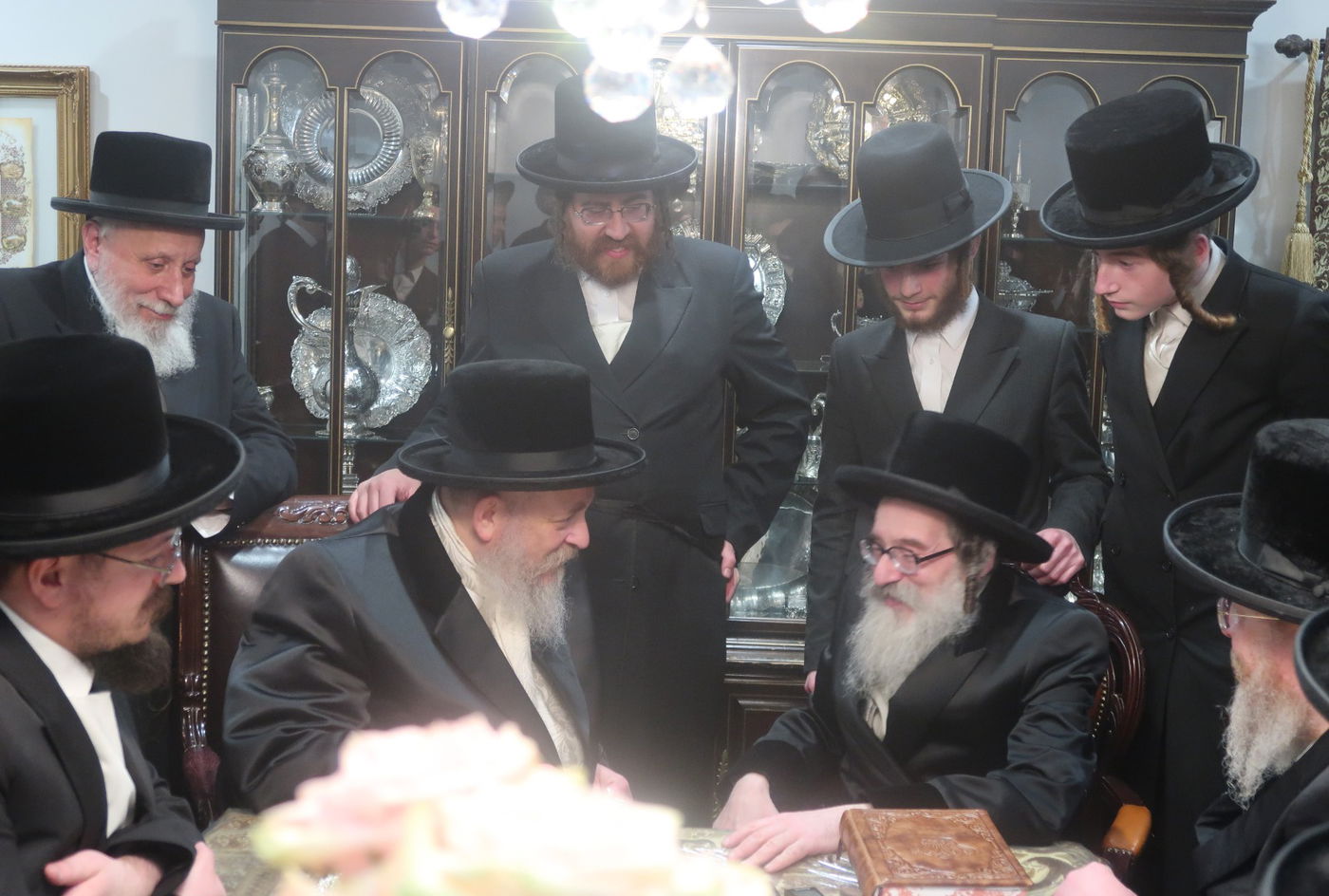 האדמו"ר מסקווירא מב"פ בביקור אצל האדמו"ר מסקולען מונסי