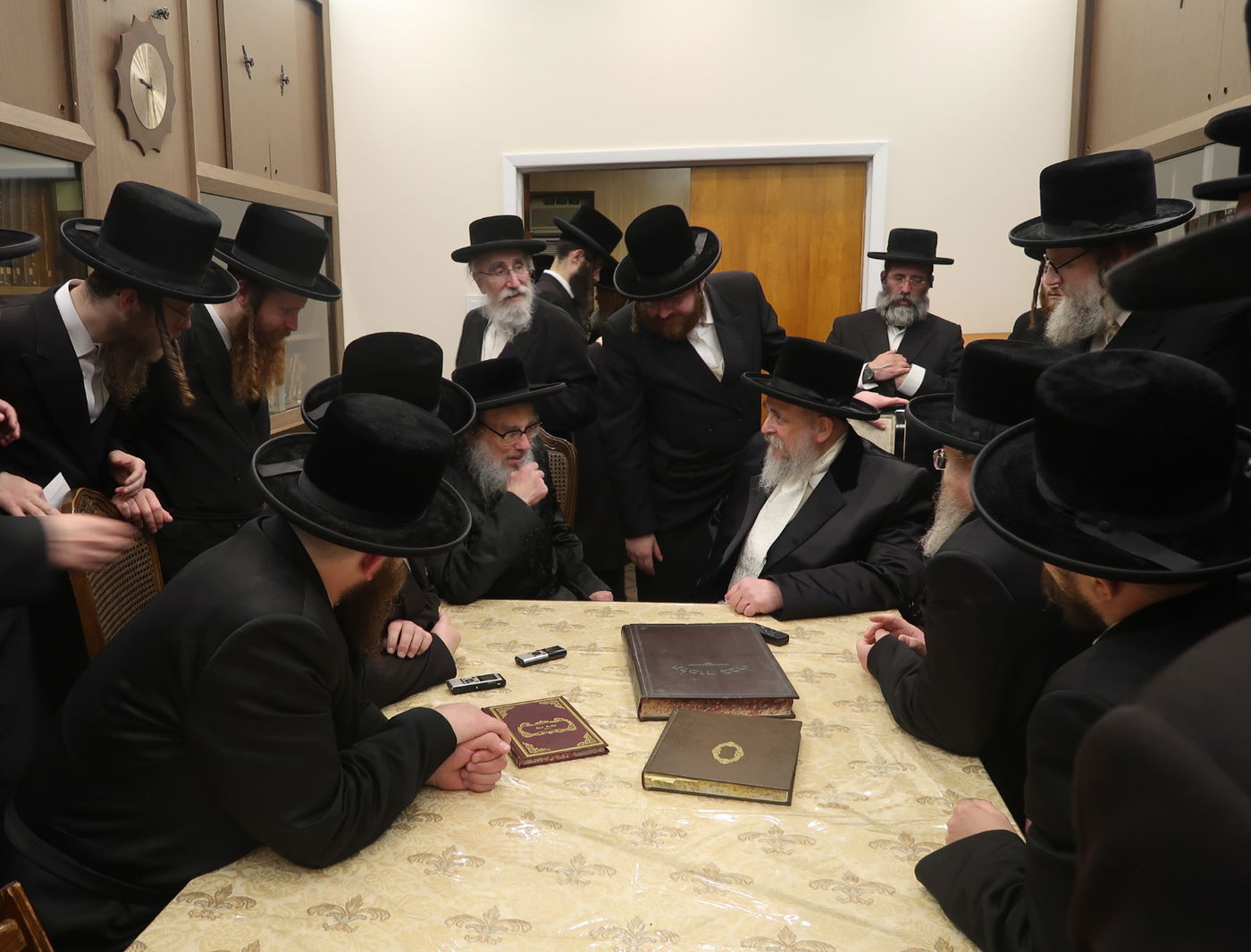 האדמו"ר מסקווירא מב"פ בביקור אצל האדמו"ר מפאפא