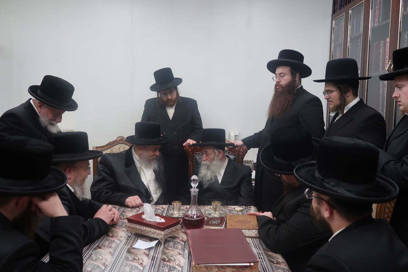 האדמו"ר מסקווירא מב"פ בביקור אצל האדמו"ר מטשערנוביל בורו פארק