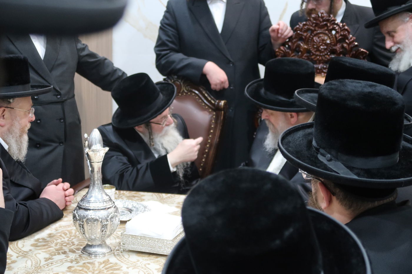 האדמו"ר מסקווירא מב"פ בביקור אצל האדמו"ר מסקולען ווילאמסבורג