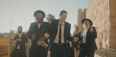 עקיבא שכטר מתגעגע לבית המקדש בסינגל חדש: "ובנה"