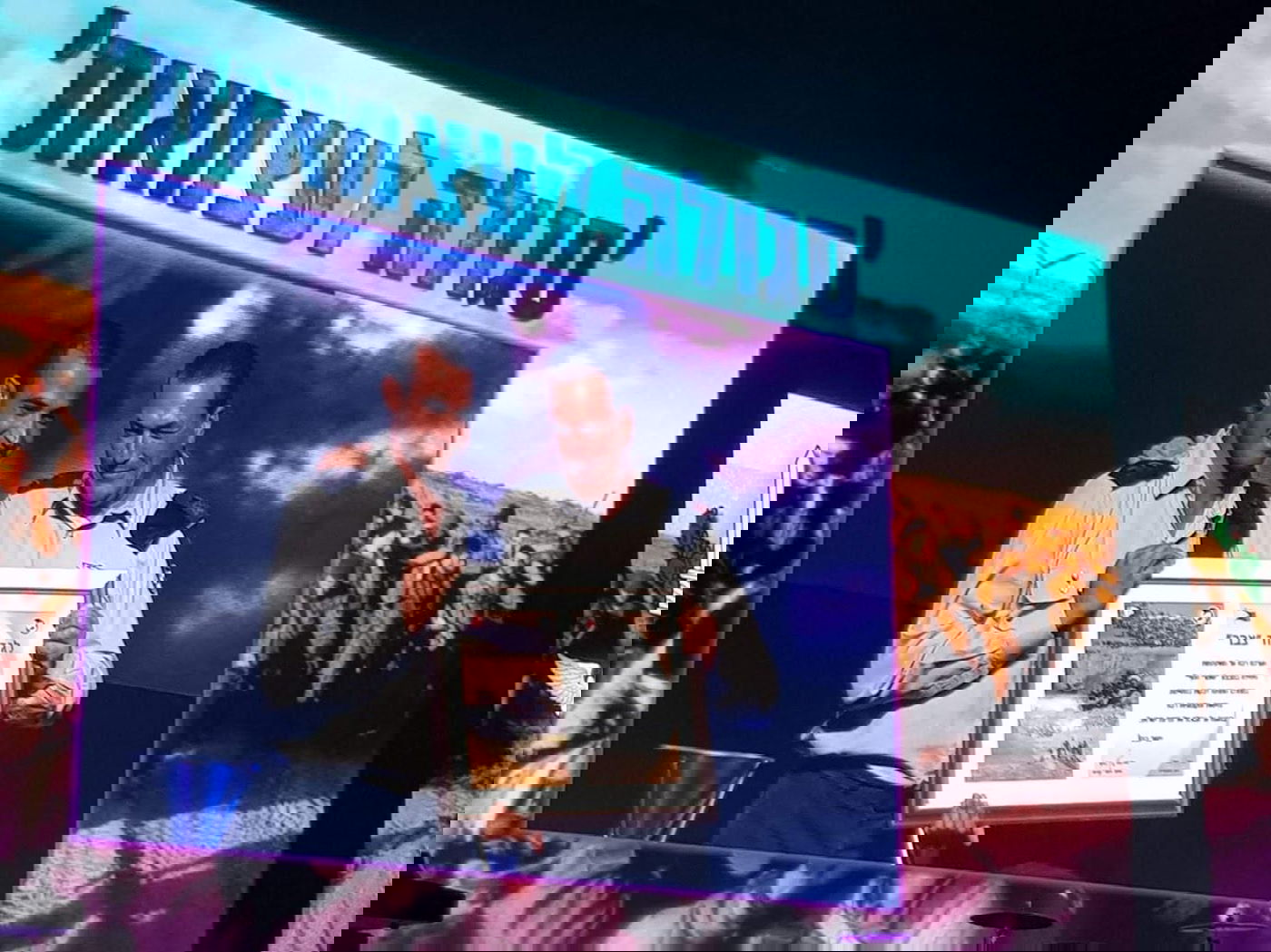 הרמטכ״ל, רב-אלוף אייל זמיר, מעניק תעודת הצטיינות גדודית לאסף חממי ז״ל