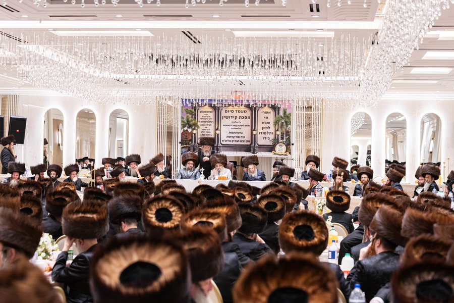 סיום מס' קידושין ע"י ילדי סאטמאר בוויליאמסבורג