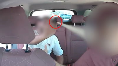 טירוף במונית: הנוסע לא אהב את תשובת הנהג - וזה מה שעשה | צפו