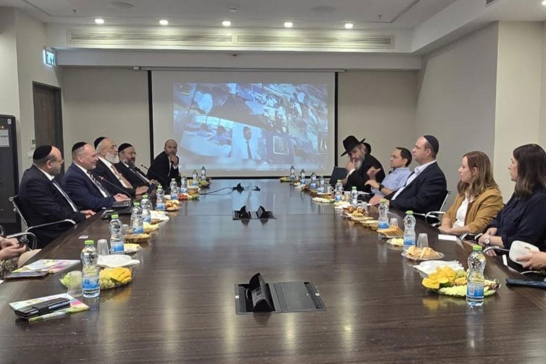 הנהלת המחוז החרדי בדקה: איך מנציחים את
מרן הגר"ע יוסף ברשת שהקים?