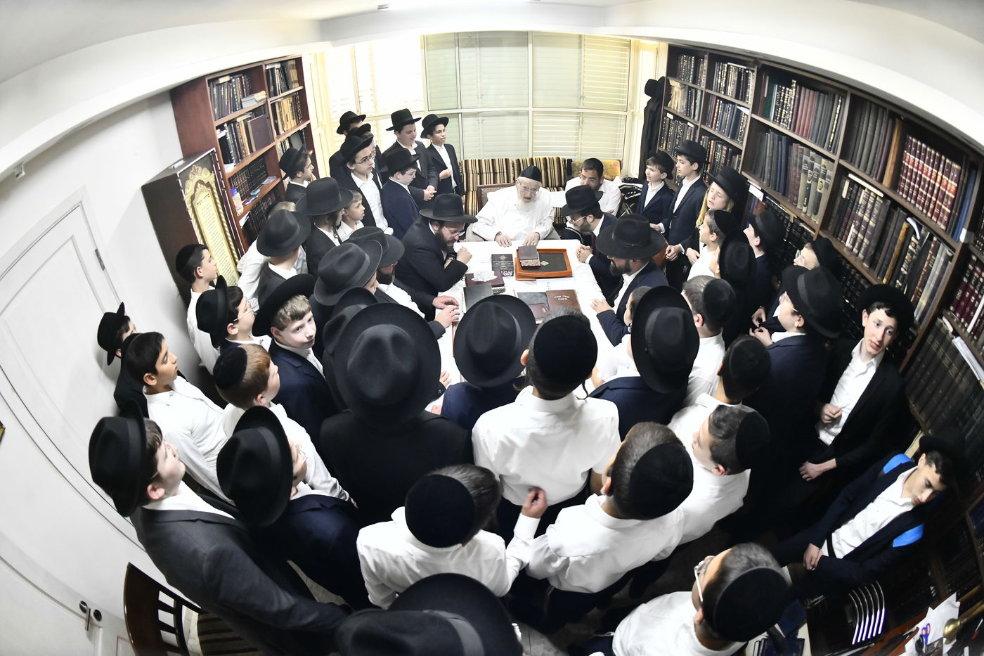 ילדי ''תורה ודעת'' כרמיאל אצל גדולי ישראל בבני ברק