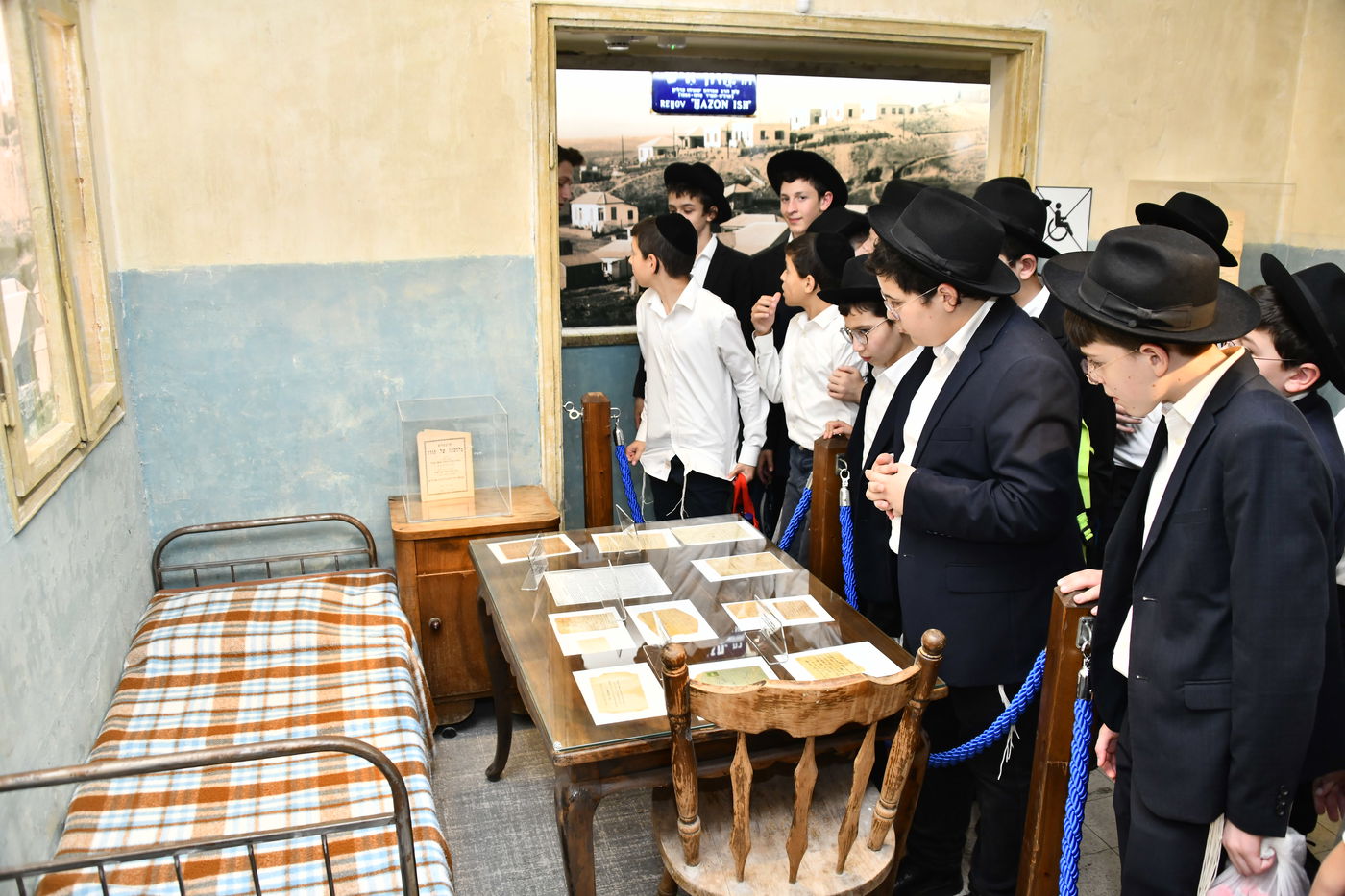 ילדי ''תורה ודעת'' כרמיאל אצל גדולי ישראל בבני ברק