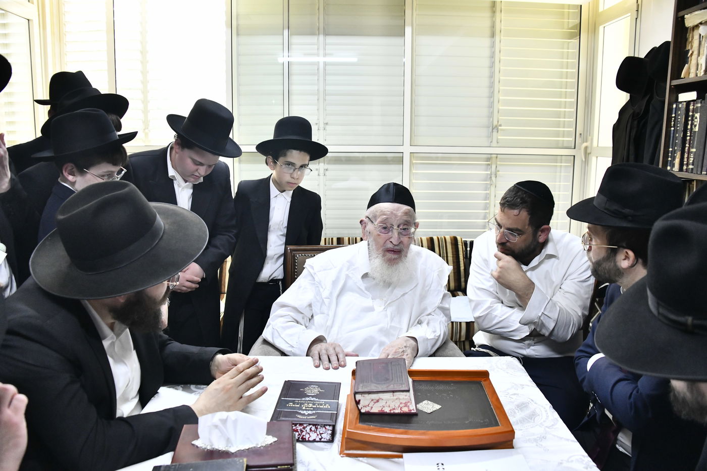 ילדי ''תורה ודעת'' כרמיאל אצל גדולי ישראל בבני ברק