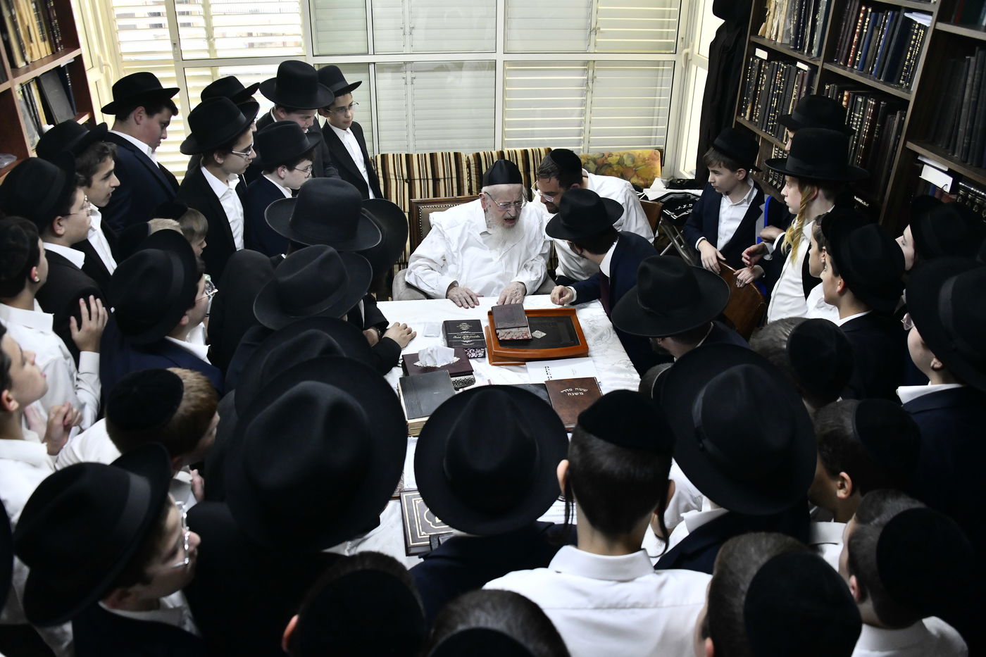 ילדי ''תורה ודעת'' כרמיאל אצל גדולי ישראל בבני ברק