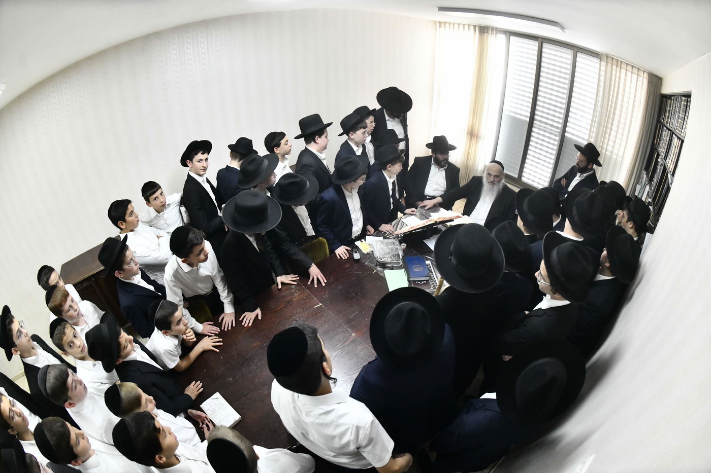 ילדי ''תורה ודעת'' כרמיאל אצל גדולי ישראל בבני ברק