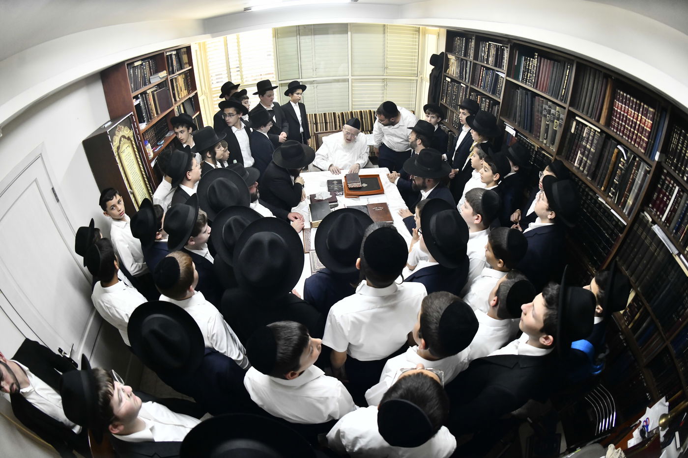 ילדי ''תורה ודעת'' כרמיאל אצל גדולי ישראל בבני ברק