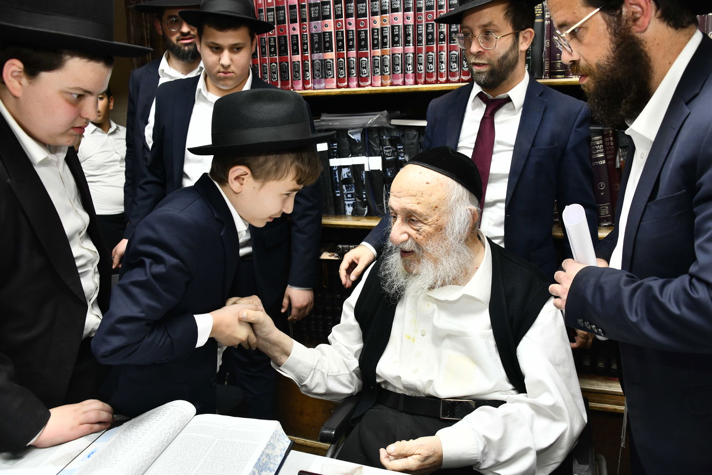 ילדי ''תורה ודעת'' כרמיאל אצל גדולי ישראל בבני ברק