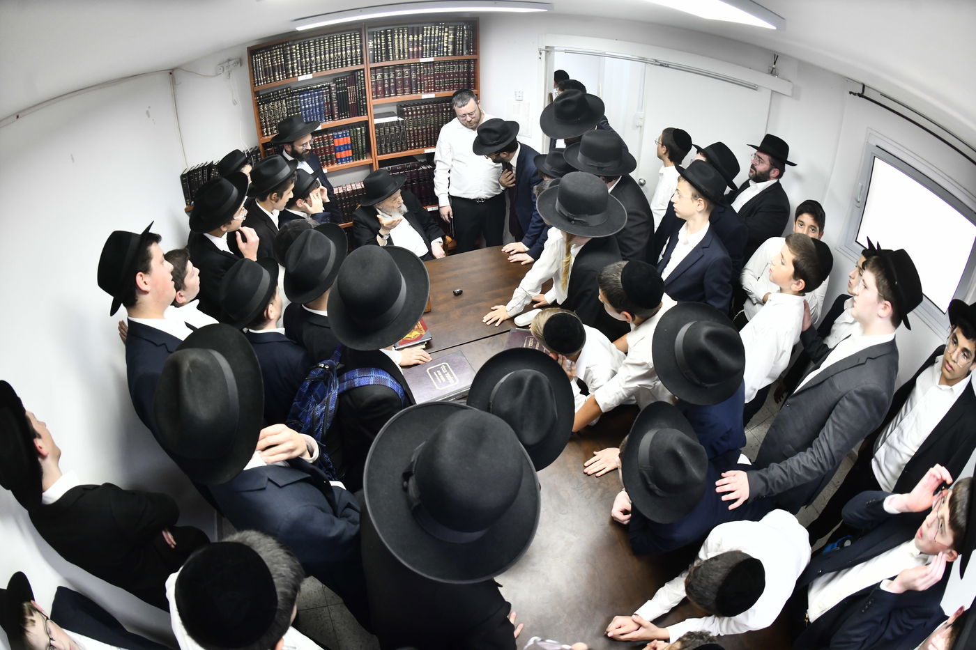 ילדי ''תורה ודעת'' כרמיאל אצל גדולי ישראל בבני ברק