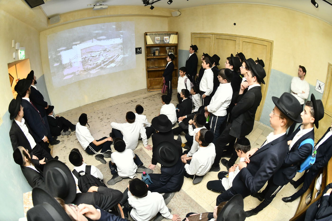 ילדי ''תורה ודעת'' כרמיאל אצל גדולי ישראל בבני ברק