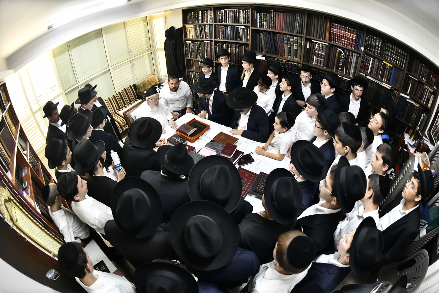 ילדי ''תורה ודעת'' כרמיאל אצל גדולי ישראל בבני ברק