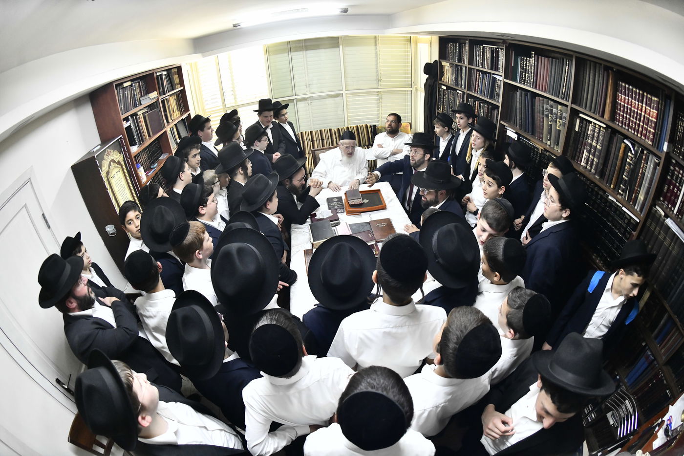 ילדי ''תורה ודעת'' כרמיאל אצל גדולי ישראל בבני ברק