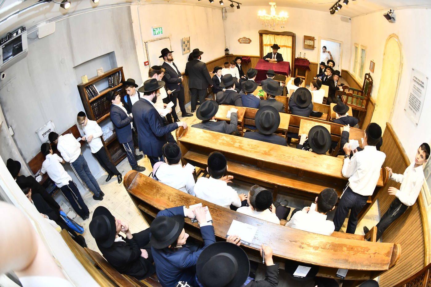 ילדי ''תורה ודעת'' כרמיאל אצל גדולי ישראל בבני ברק