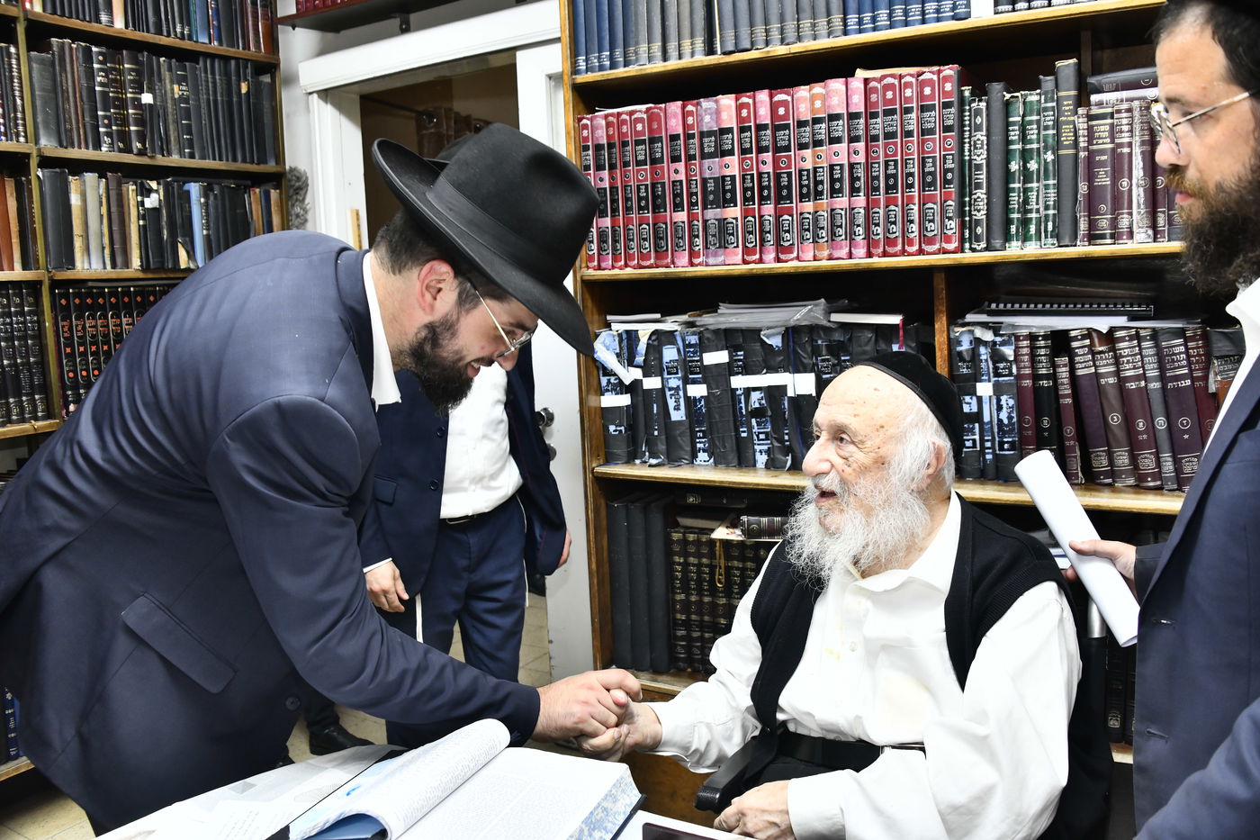 ילדי ''תורה ודעת'' כרמיאל אצל גדולי ישראל בבני ברק