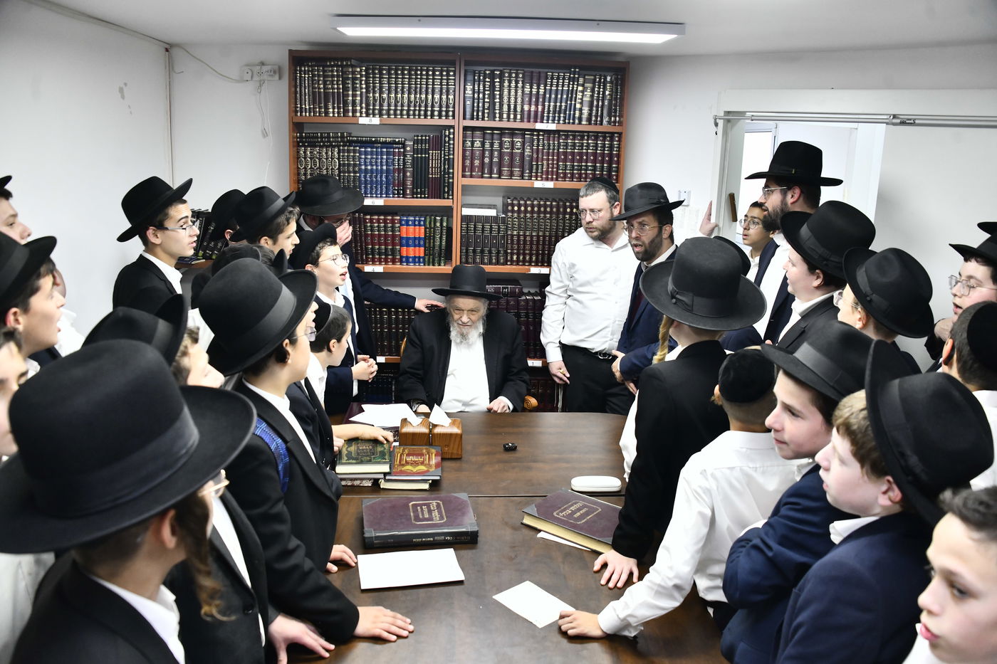 ילדי ''תורה ודעת'' כרמיאל אצל גדולי ישראל בבני ברק