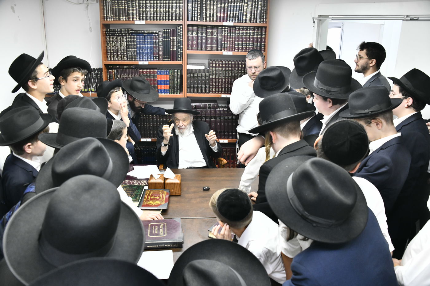 ילדי ''תורה ודעת'' כרמיאל אצל גדולי ישראל בבני ברק