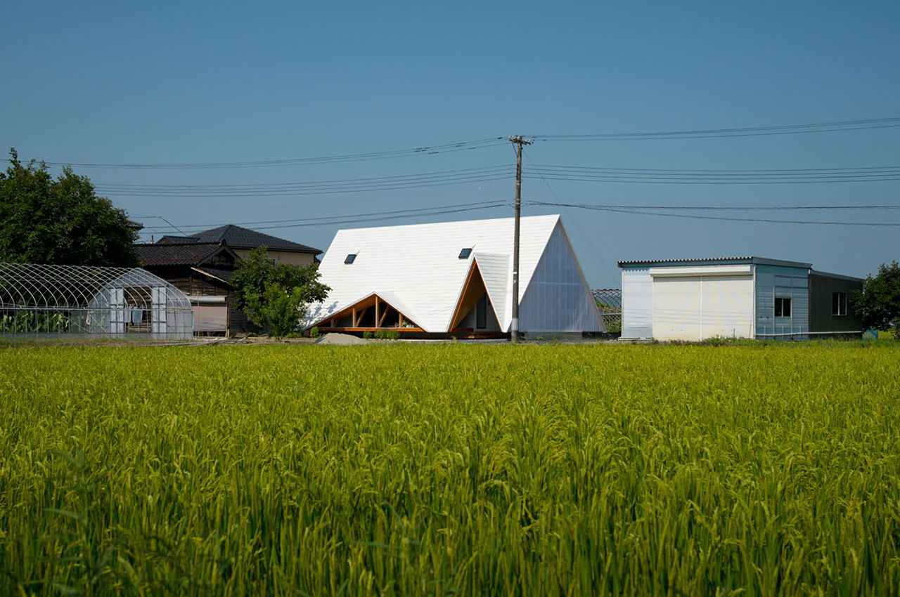 הבית משתלב באיזור הכפרי