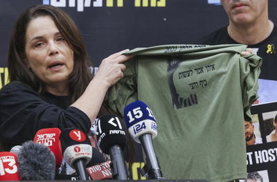 אימו של איתי חן חושפת את החולצה שאיתה הוחזר הלילה בארון