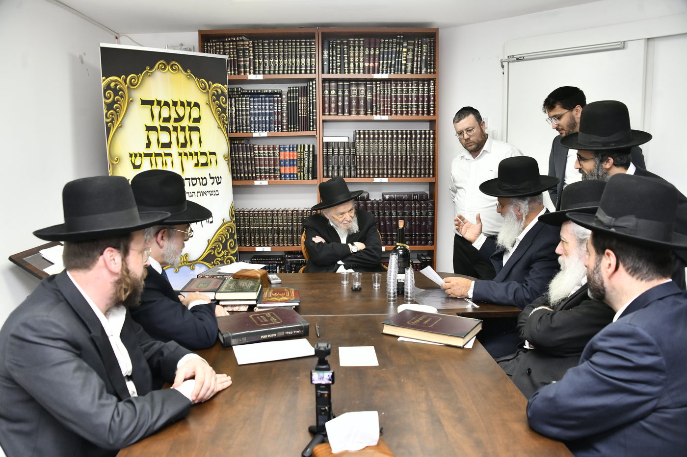 מעמד לחיים אצל הגרמ"ה הירש לרגל חנוכת בית ספר וסמינר 'בנות ציון' 