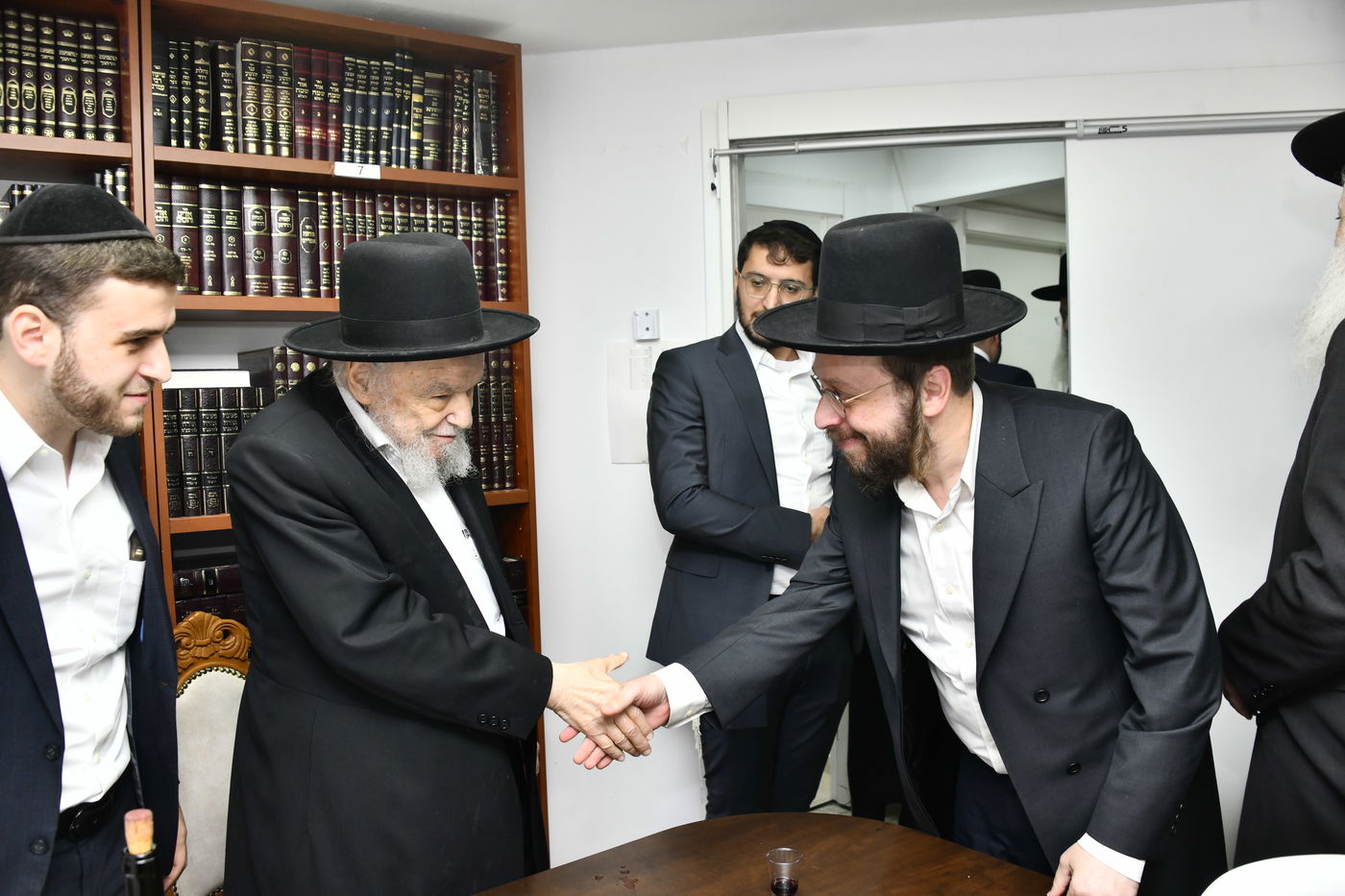 מעמד לחיים אצל הגרמ"ה הירש לרגל חנוכת בית ספר וסמינר 'בנות ציון' 