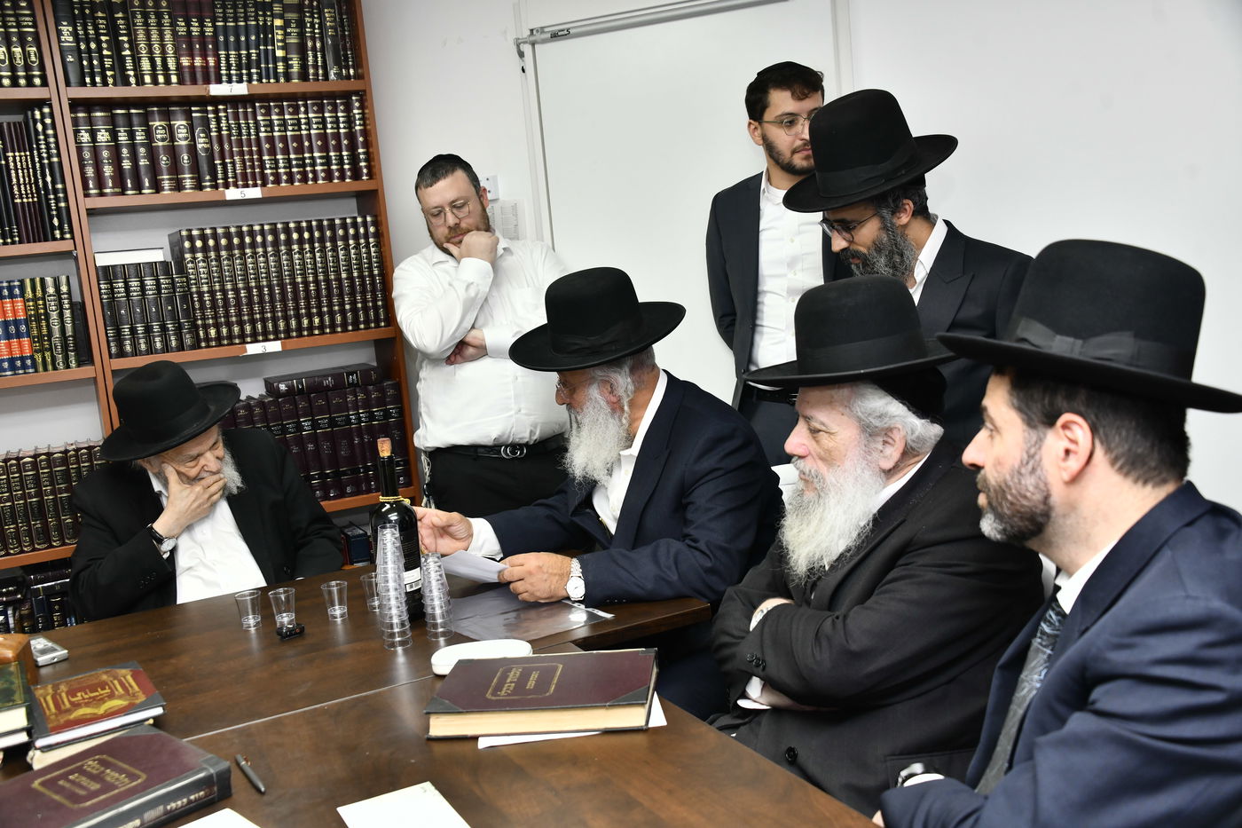 מעמד לחיים אצל הגרמ"ה הירש לרגל חנוכת בית ספר וסמינר 'בנות ציון' 