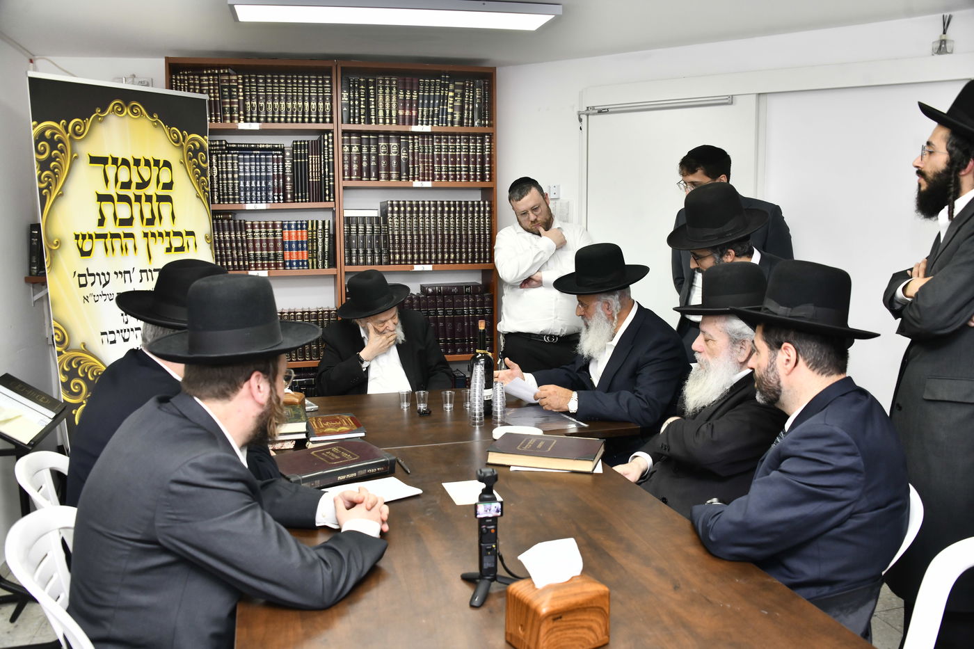 מעמד לחיים אצל הגרמ"ה הירש לרגל חנוכת בית ספר וסמינר 'בנות ציון' 