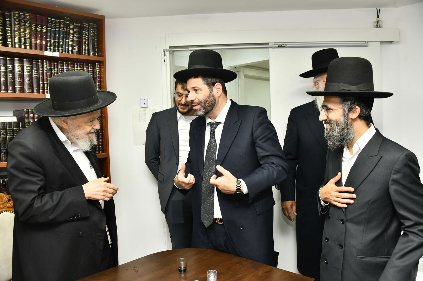 מעמד לחיים אצל הגרמ"ה הירש לרגל חנוכת בית ספר וסמינר 'בנות ציון' 