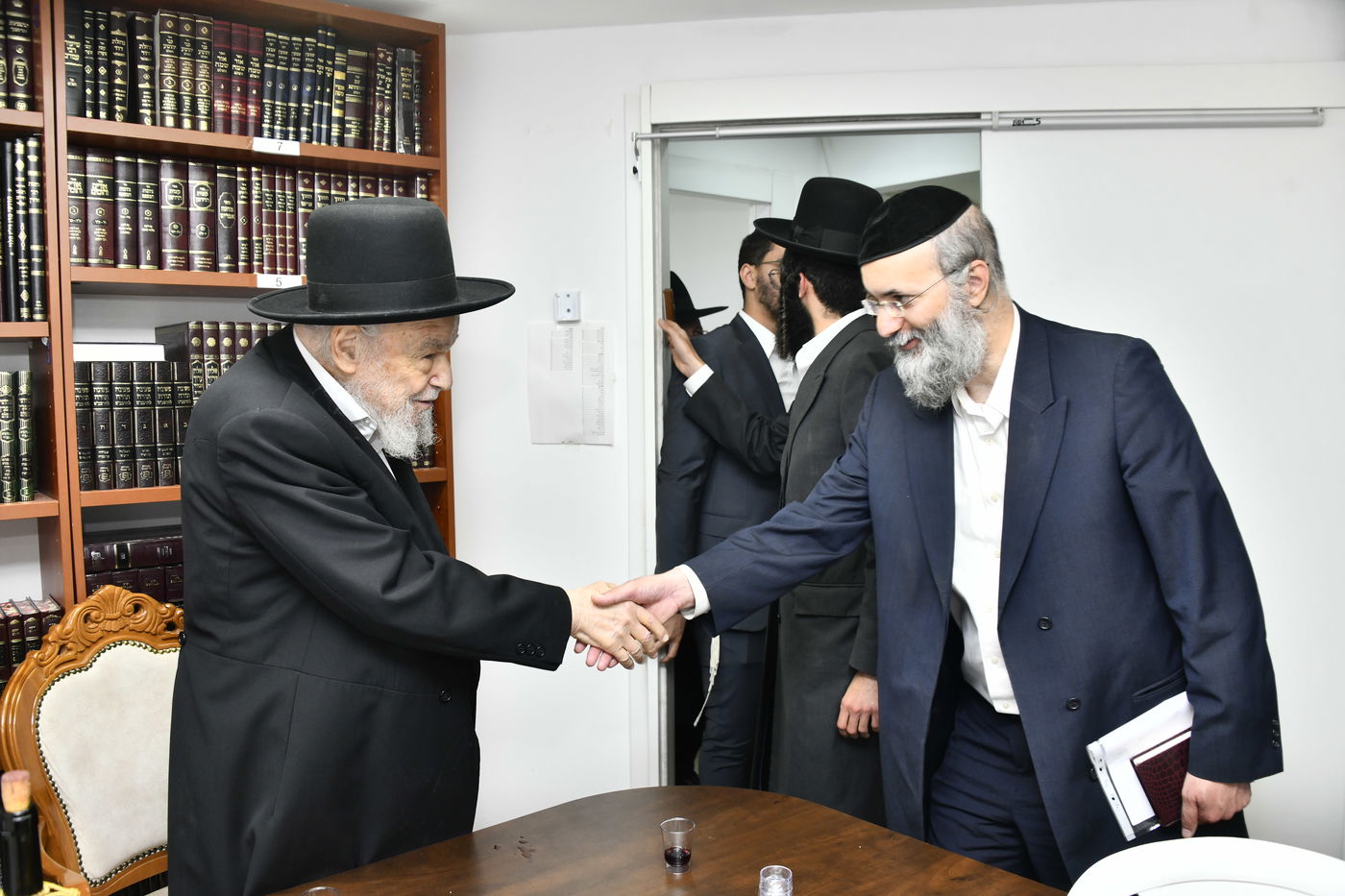 מעמד לחיים אצל הגרמ"ה הירש לרגל חנוכת בית ספר וסמינר 'בנות ציון' 