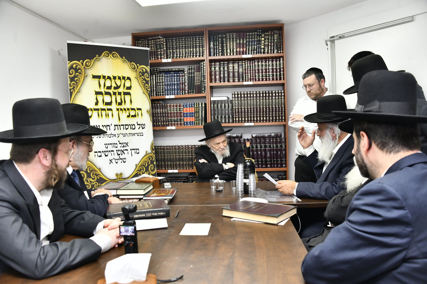 מעמד לחיים אצל הגרמ"ה הירש לרגל חנוכת בית ספר וסמינר 'בנות ציון' 