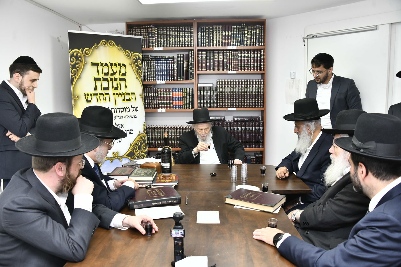 מעמד לחיים אצל הגרמ"ה הירש לרגל חנוכת בית ספר וסמינר 'בנות ציון' 