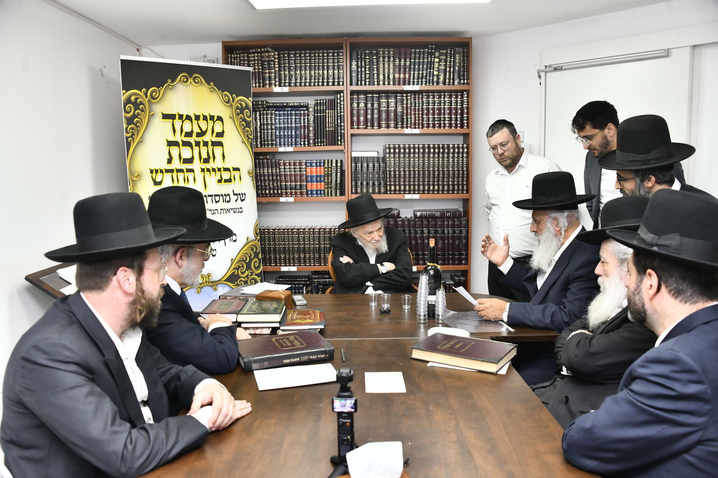 מעמד לחיים אצל הגרמ"ה הירש לרגל חנוכת בית ספר וסמינר 'בנות ציון' 