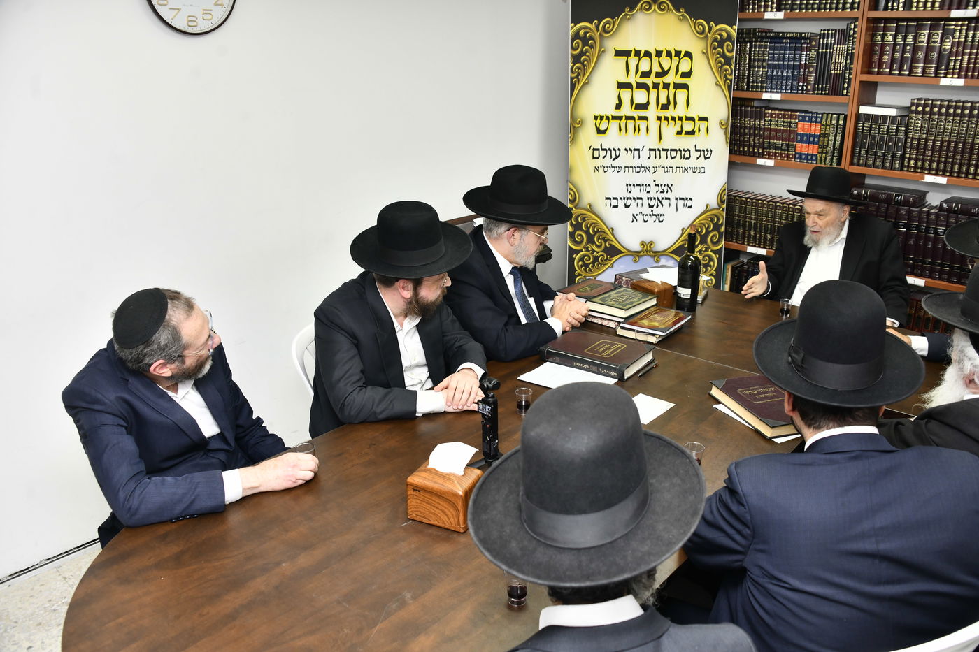 מעמד לחיים אצל הגרמ"ה הירש לרגל חנוכת בית ספר וסמינר 'בנות ציון' 