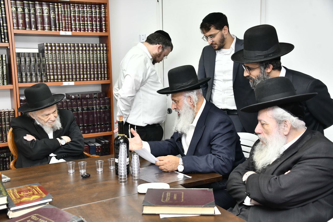 מעמד לחיים אצל הגרמ"ה הירש לרגל חנוכת בית ספר וסמינר 'בנות ציון' 