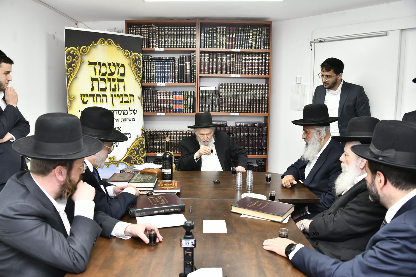 מעמד לחיים אצל הגרמ"ה הירש לרגל חנוכת בית ספר וסמינר 'בנות ציון' 