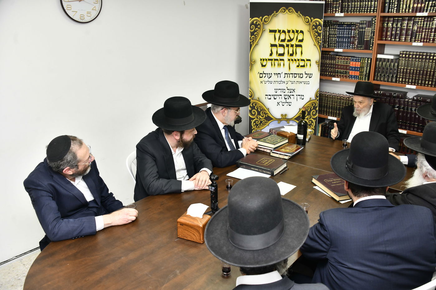 מעמד לחיים אצל הגרמ"ה הירש לרגל חנוכת בית ספר וסמינר 'בנות ציון' 