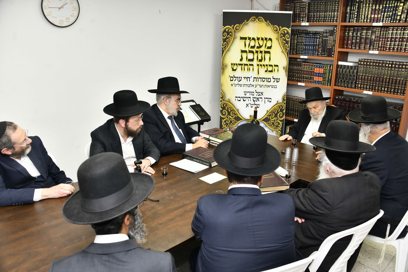 מעמד לחיים אצל הגרמ"ה הירש לרגל חנוכת בית ספר וסמינר 'בנות ציון' 