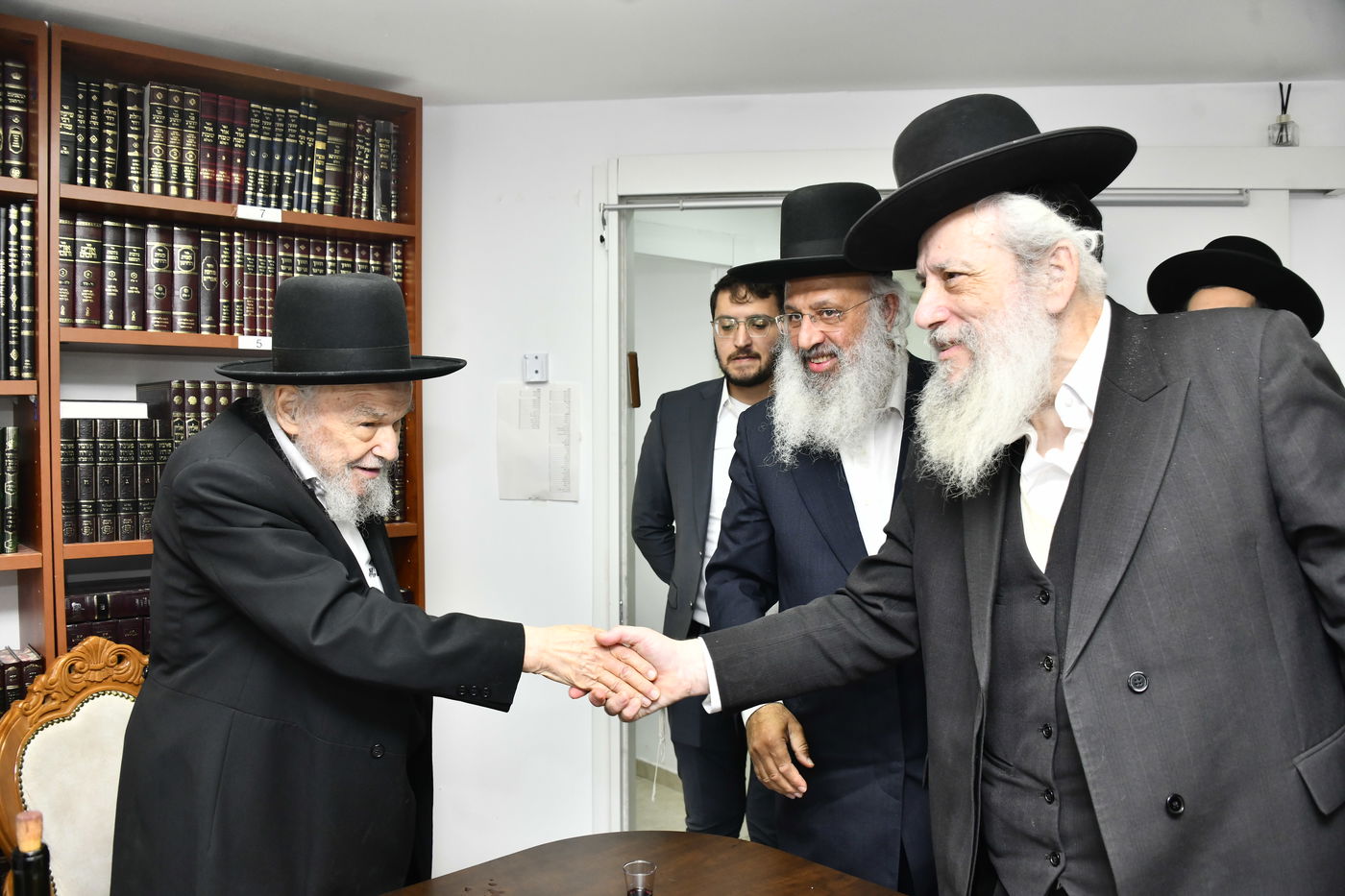 מעמד לחיים אצל הגרמ"ה הירש לרגל חנוכת בית ספר וסמינר 'בנות ציון' 