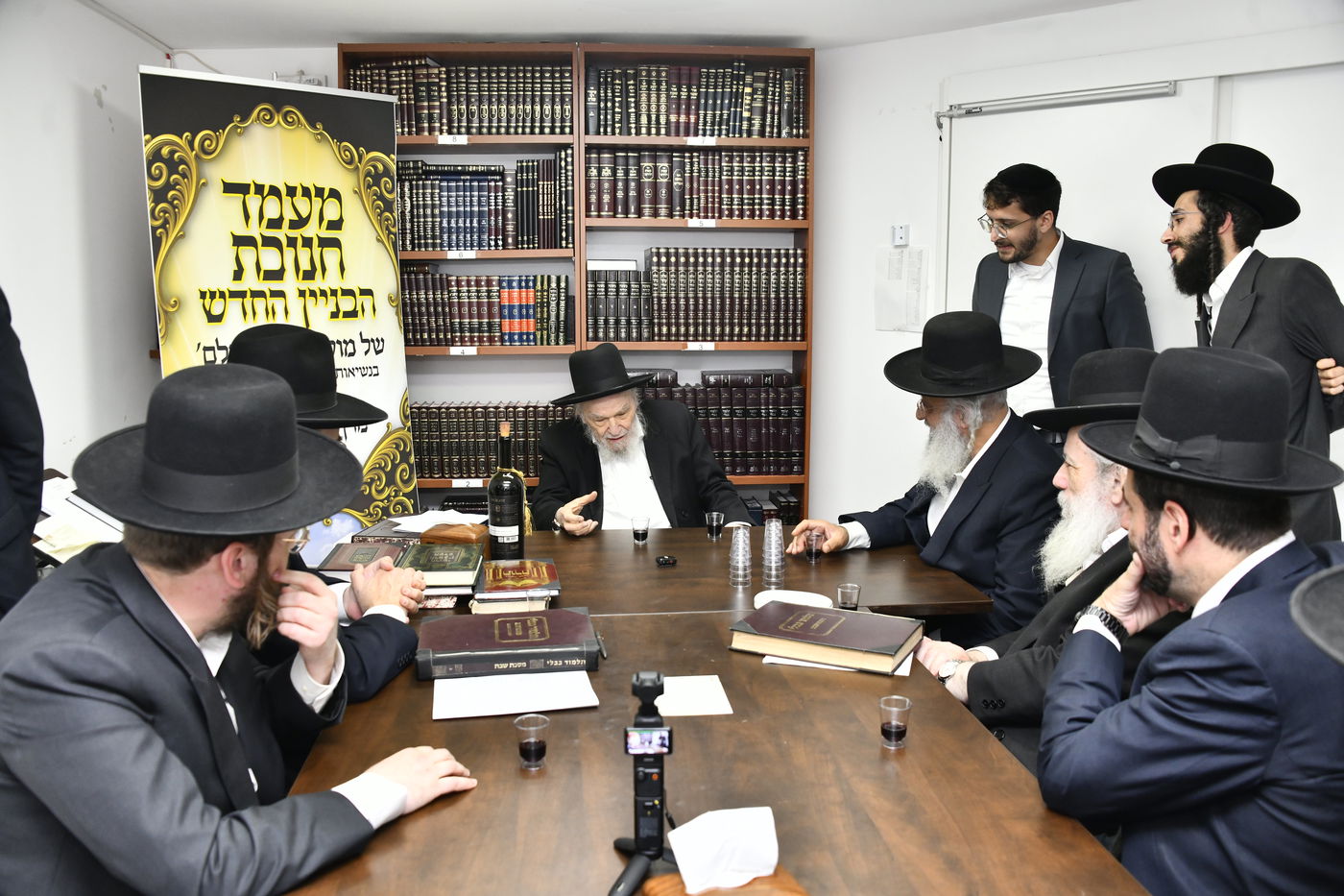 מעמד לחיים אצל הגרמ"ה הירש לרגל חנוכת בית ספר וסמינר 'בנות ציון' 